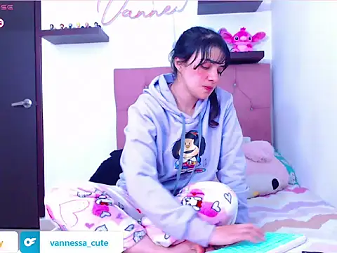 Snapshot of Vannessa__Shy chatting on October 23, 2025, 1:27 am Vannessa  Shy online show from October 23, 2025, 1:27 am