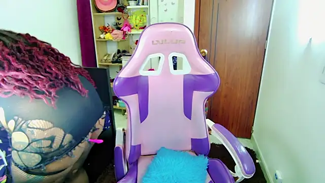 Snapshot of Naasha_ chatting on February 9, 2025, 7:49 am Naasha  online show from February 9, 2025, 7:49 am