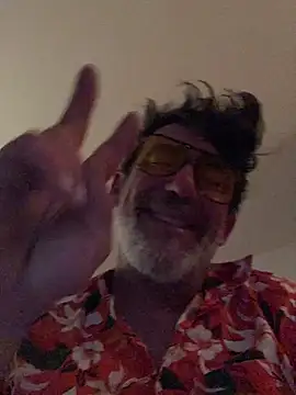 Snapshot of maxximere chatting on April 19, 2026, 1:05 am maxximere online show from April 19, 2026, 1:05 am