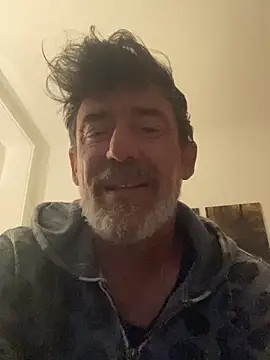 Snapshot of maxximere chatting on April 24, 2026, 12:35 am maxximere online show from April 24, 2026, 12:35 am