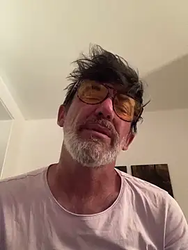 Snapshot of maxximere chatting on May 19, 2026, 11:22 pm maxximere online show from May 19, 2026, 11:22 pm