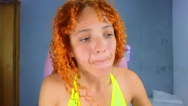Snapshot of SexyLeilaa chatting on February 6, 2025, 12:54 am SexyLeilaa online show from February 6, 2025, 12:54 am