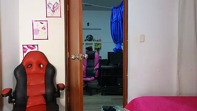 Snapshot of SexyLeilaa chatting on September 18, 2025, 1:51 am SexyLeilaa online show from September 18, 2025, 1:51 am