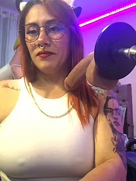 Luna Paris  online show from February 1, 2025, 12:40 am