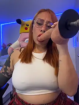 Luna Paris  online show from February 10, 2026, 11:31 pm