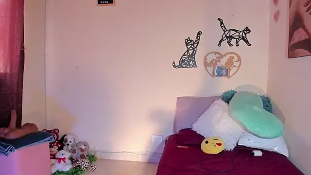 annyluna1 online show from October 15, 2025, 4:18 pm