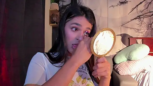 annyluna1 online show from December 15, 2025, 11:42 pm