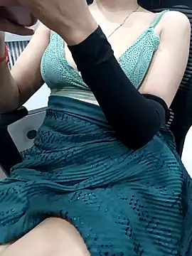 Snapshot of Beautiful_xxo chatting on February 3, 2025, 6:07 pm Beautiful xxo online show from February 3, 2025, 6:07 pm