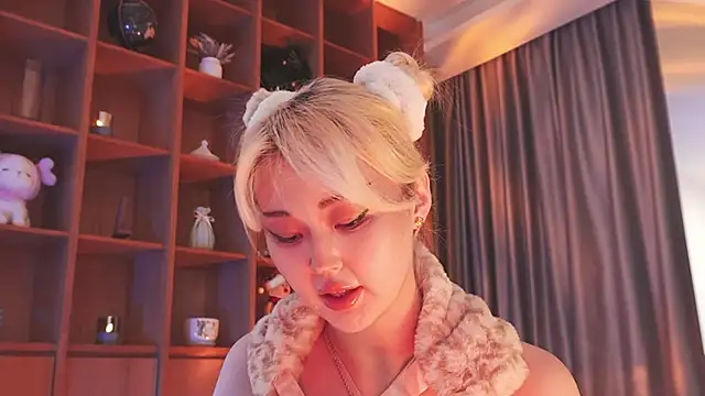 Snapshot of hyun_chia chatting on November 6, 2025, 1:39 am hyun chia online show from November 6, 2025, 1:39 am