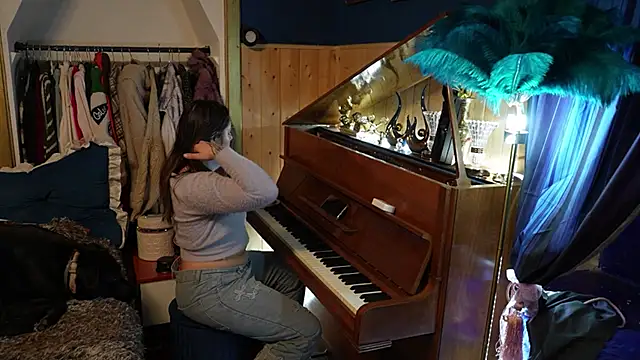 VanessaDoyle online show from October 16, 2025, 4:30 pm