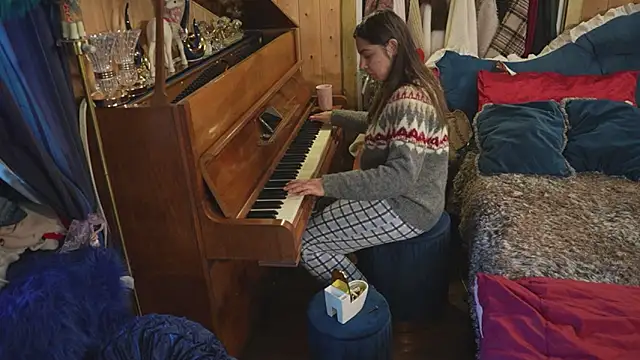 VanessaDoyle online show from November 22, 2025, 3:22 pm