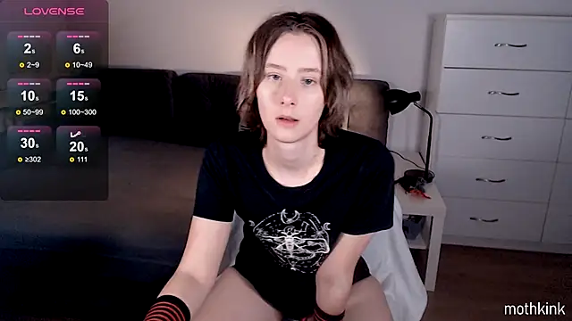 mothkink online show from November 6, 2025, 5:14 pm