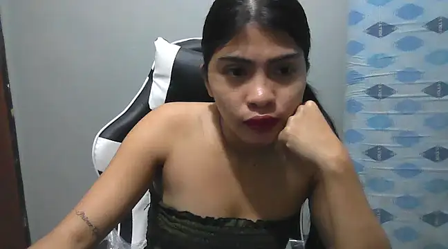 Snapshot of Miss_unknown chatting on February 18, 2025, 1:32 am Miss unknown online show from February 18, 2025, 1:32 am