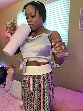 Snapshot of Tikalalin chatting on April 7, 2026, 7:25 pm Tikalalin online show from April 7, 2026, 7:25 pm