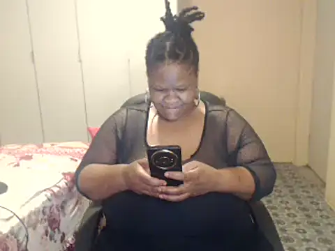 sweetnoziexx online show from November 28, 2025, 5:48 pm