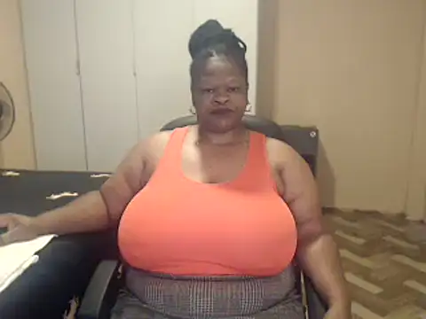 sweetnoziexx online show from March 28, 2026, 3:39 am