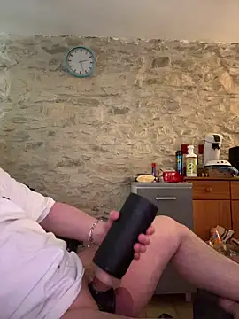yann2392 online show from May 17, 2026, 1:18 pm