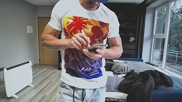 Snapshot of samricci21 chatting on December 14, 2025, 4:23 pm samricci21 online show from December 14, 2025, 4:23 pm