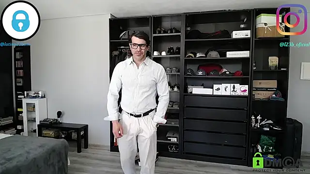 samricci21 online show from March 31, 2026, 12:05 pm