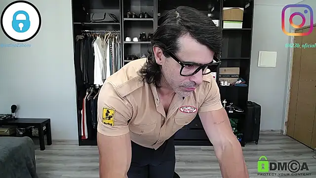 samricci21 online show from April 3, 2026, 11:08 am