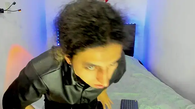 shelby  hotshoww online show from December 27, 2024, 11:39 am