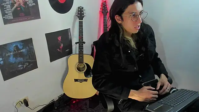 shelby  hotshoww online show from February 5, 2025, 10:55 pm