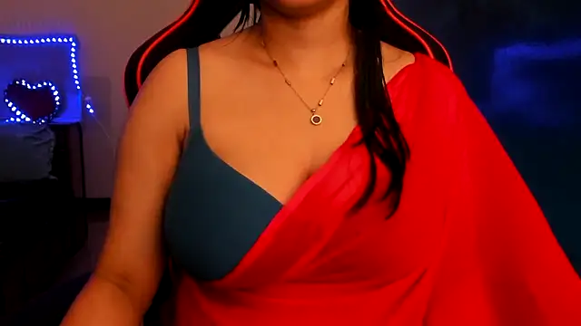 Snapshot of South_indian_tickly chatting on February 7, 2025, 11:13 pm South indian tickly online show from February 7, 2025, 11:13 pm