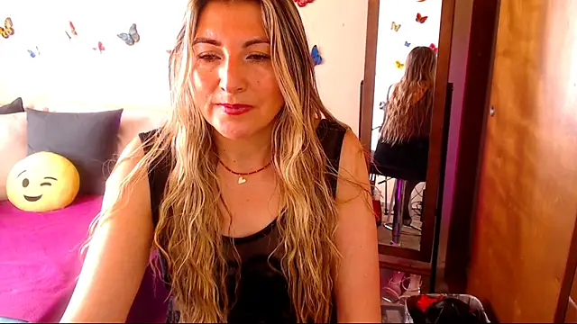 Jolie-Mature online show from November 10, 2025, 8:08 pm