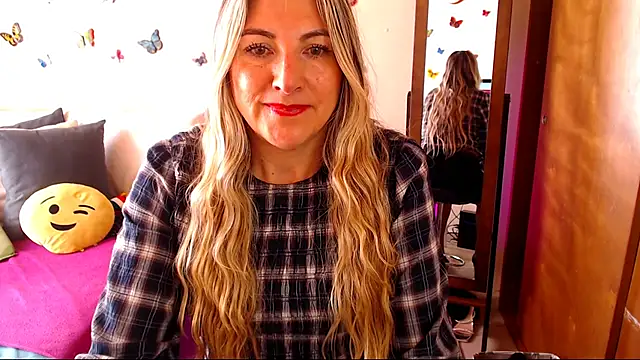 Jolie-Mature online show from November 19, 2025, 8:31 pm