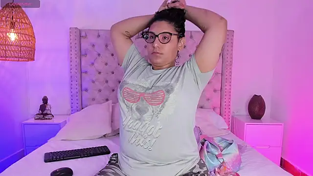 DanielleEvans  online show from March 20, 2025, 11:16 am