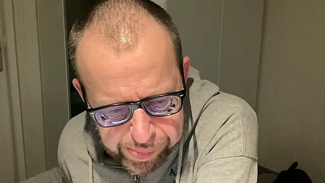 FABIOGLASSES online show from November 27, 2025, 10:45 pm