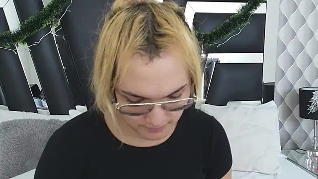 Snapshot of katya_kozlov chatting on December 10, 2024, 11:22 am katya kozlov online show from December 10, 2024, 11:22 am