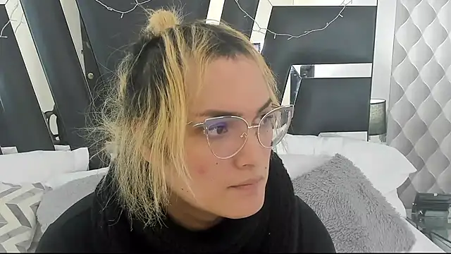 Snapshot of katya_kozlov chatting on February 14, 2025, 2:50 am katya kozlov online show from February 14, 2025, 2:50 am