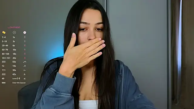 mo1ly online show from December 17, 2024, 10:01 am