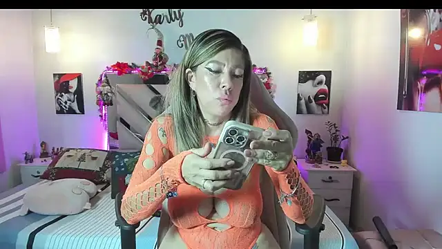 Karly moon online show from December 18, 2025, 10:16 pm