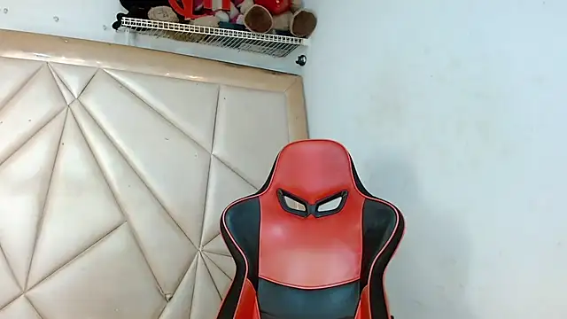 sweet brunettex lovingyou online show from April 18, 2026, 7:23 am