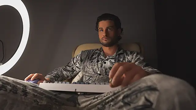 Keen   Luckystrike online show from March 4, 2025, 10:05 pm