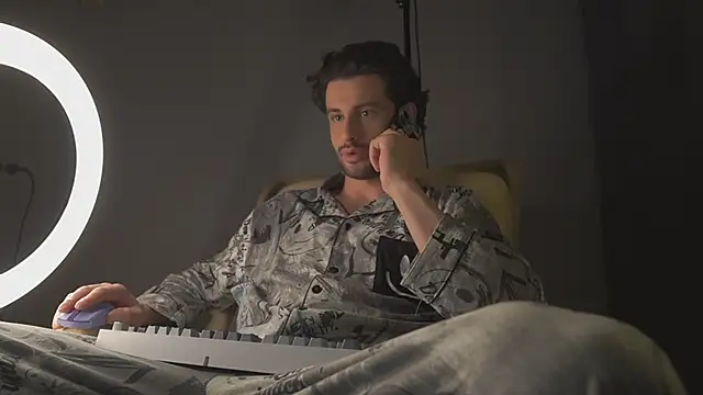 Keen   Luckystrike online show from March 17, 2025, 9:45 pm