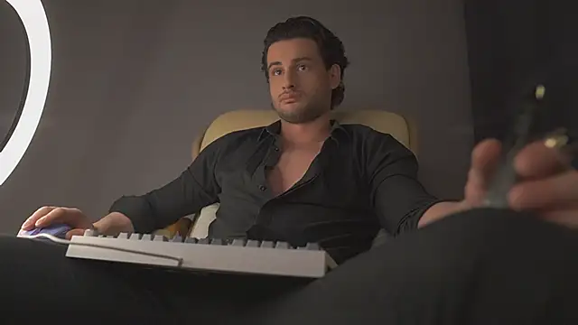 Keen   Luckystrike online show from March 21, 2025, 10:50 pm