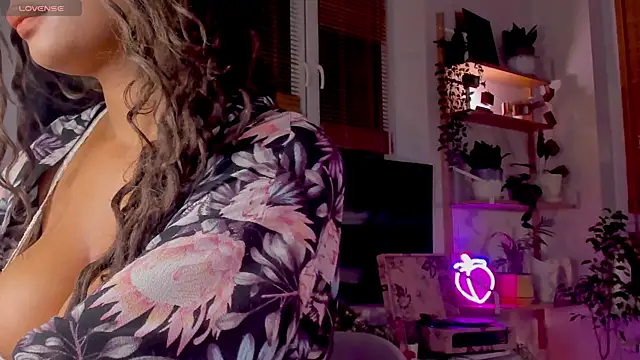 Snapshot of Ana_Peachy_ chatting on December 17, 2024, 11:16 pm Ana Peachy  online show from December 17, 2024, 11:16 pm