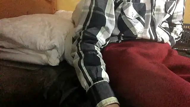 Snapshot of ThatGuyNextDoor1992 chatting on February 25, 2025, 6:58 am ThatGuyNextDoor1992 online show from February 25, 2025, 6:58 am