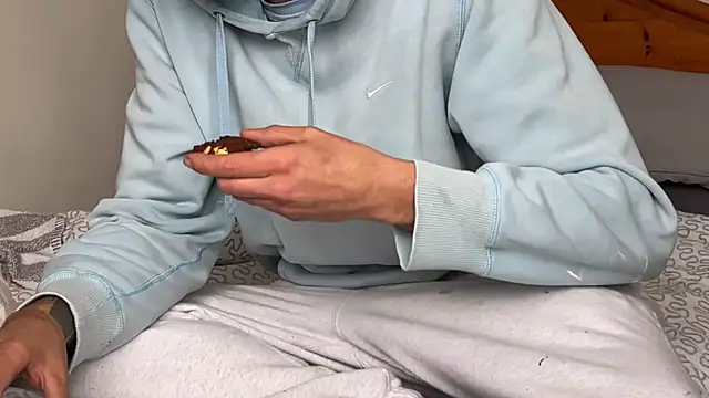 Snapshot of ThatGuyNextDoor1992 chatting on October 5, 2025, 10:35 am ThatGuyNextDoor1992 online show from October 5, 2025, 10:35 am