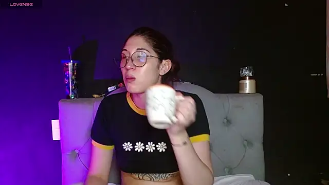 Red-moon1 online show from April 23, 2026, 5:08 am