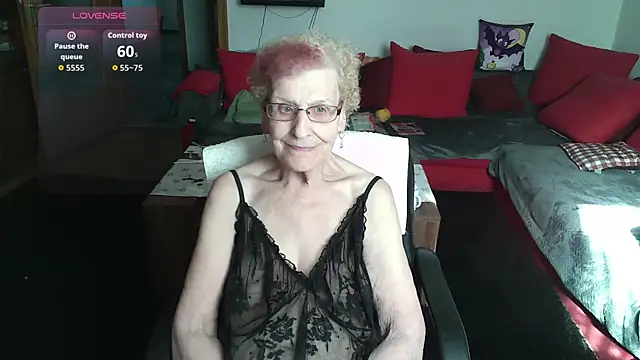 HeisseomaOriginal online show from May 21, 2026, 7:04 am