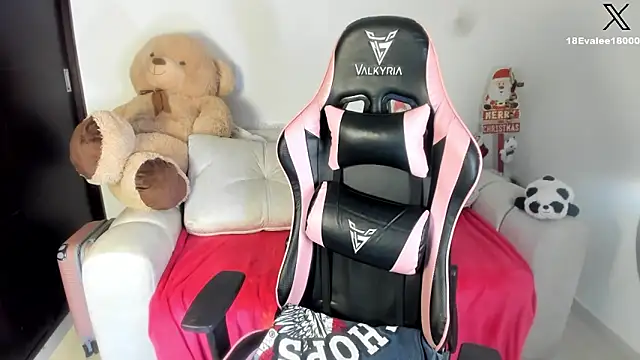 eval lee18 online show from January 5, 2025, 5:20 am