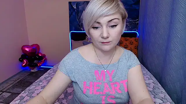Snapshot of BlondPearl chatting on October 26, 2025, 9:42 pm BlondPearl online show from October 26, 2025, 9:42 pm