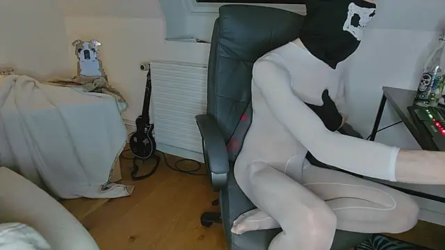 Nyl0nnickb0y online show from March 2, 2026, 9:10 pm