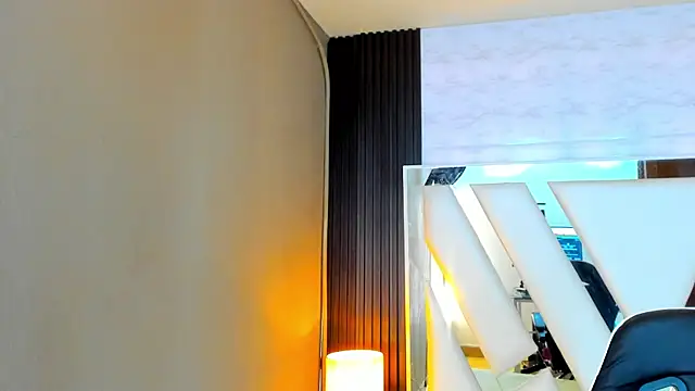 Linda4Petite online show from November 4, 2025, 6:18 pm