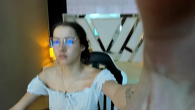 Linda4Petite online show from January 10, 2026, 6:31 pm