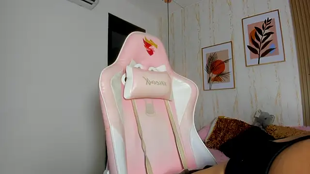 CameronCollins  online show from February 21, 2025, 7:54 pm